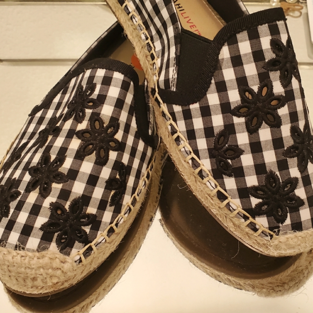 NEW Gingham Eyelet Espadrilles flats. Size 7. Black and white.